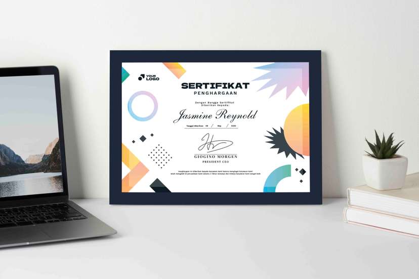 Sertifikat Penghargaan Modern dengan Elemen Geometris Warna Pastel - Image 1