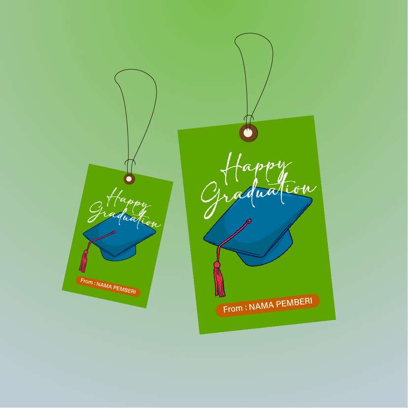 Hangtag Graduation Topi Biru di Latar Hijau - Image 1