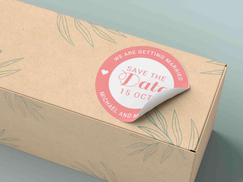 Stiker Save The Date Pink Modern dengan Tipografi Elegan dan Ikon Hati - Image 1