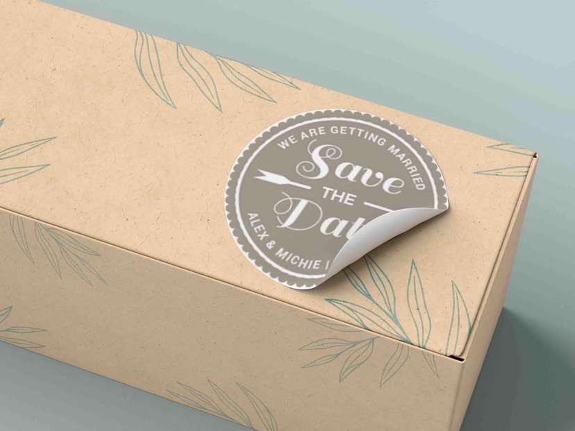 Stiker Save The Date Coklat Klasik dengan Ornamen Panah - Image 1