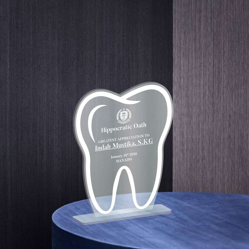 Plakat Sumpah Dokter Gigi Elegan – Silver Modern 🦷  - Image 1