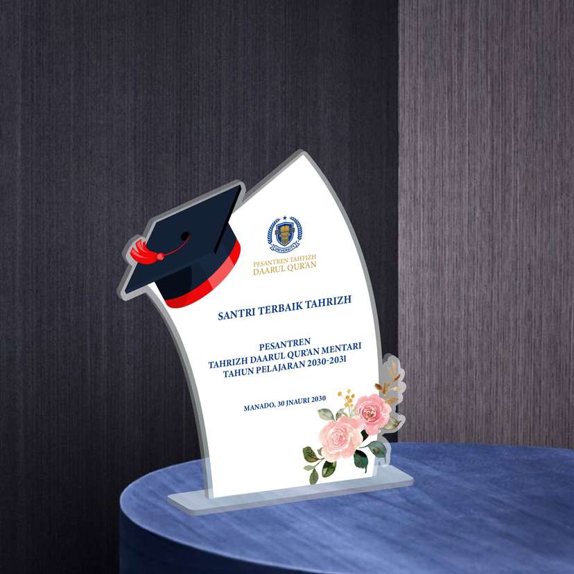 Plakat Akrilik Santri Berprestasi dengan Hiasan Wisuda - Image 1
