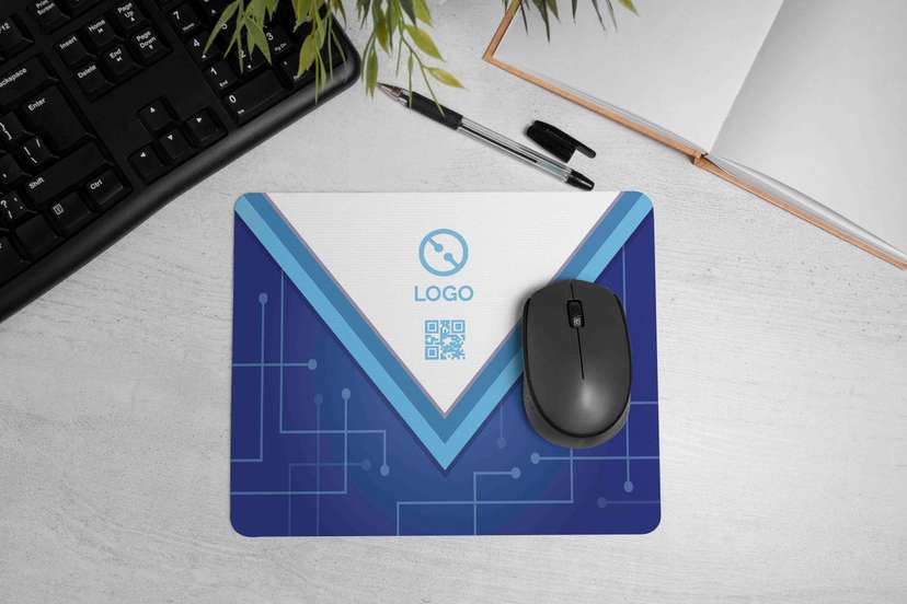 Mousepad Modern Teknologi dengan Aksen Garis Sirkuit Biru - Image 1
