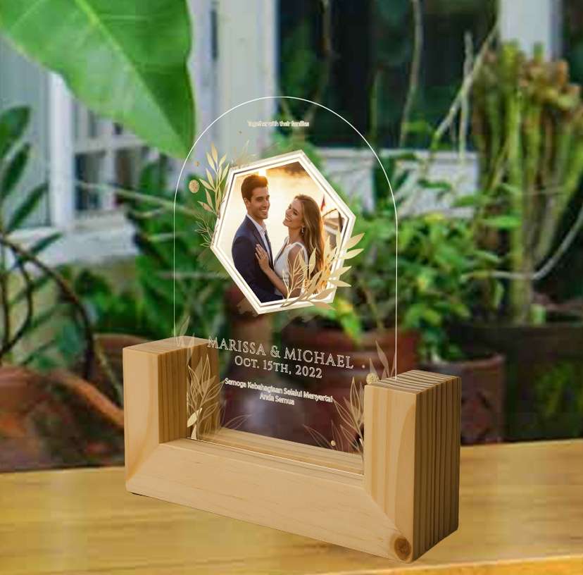 Dream LED Pernikahan Marissa & Michael dengan Frame Kayu Elegan - Image 1