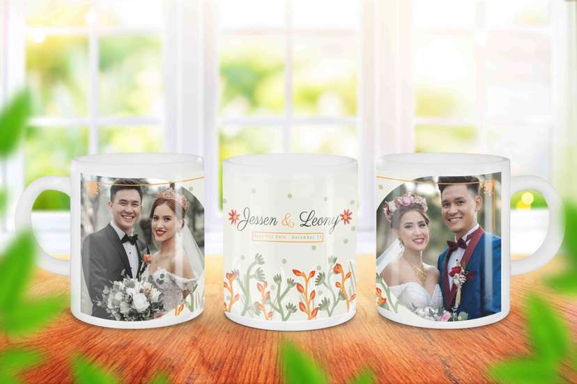 Mug Souvenir Pernikahan Desain Floral Modern dengan Foto Pasangan - Image 1