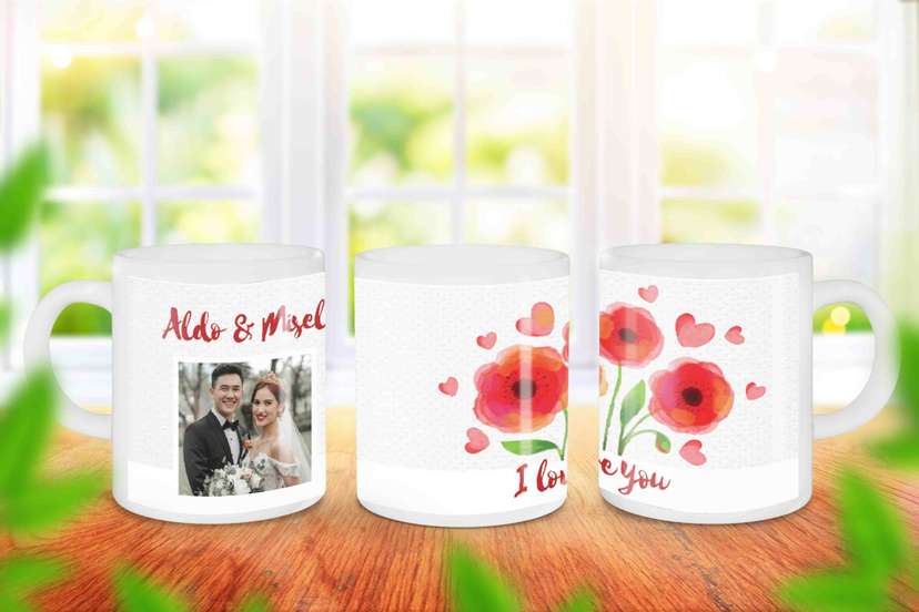 Mug Souvenir Couple Dengan Bunga dan Foto - Image 1