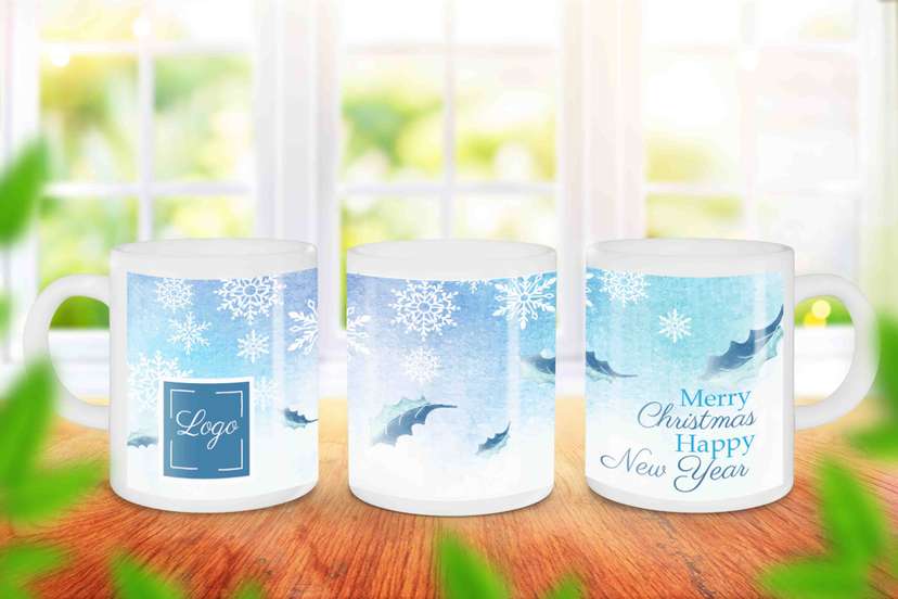 Mug Souvenir Natal dengan Desain Salju Latar Gradasi Soft Blue - Image 1