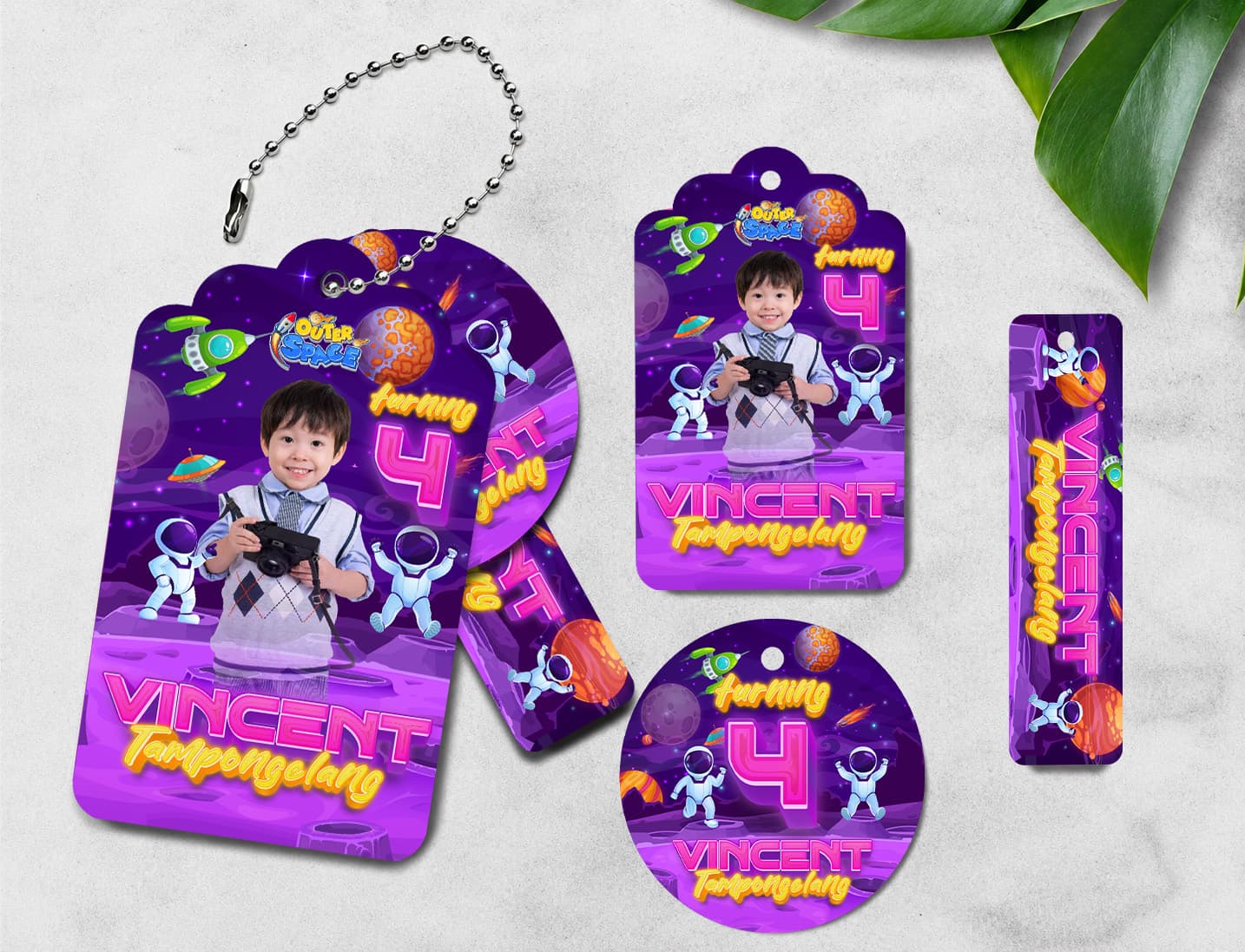 Hang Tag Ulang Tahun 3 in 1 Tema Outer Space Custom – Tag Nama, Stiker Bulat & Gelang Identitas Birthday Party Anak