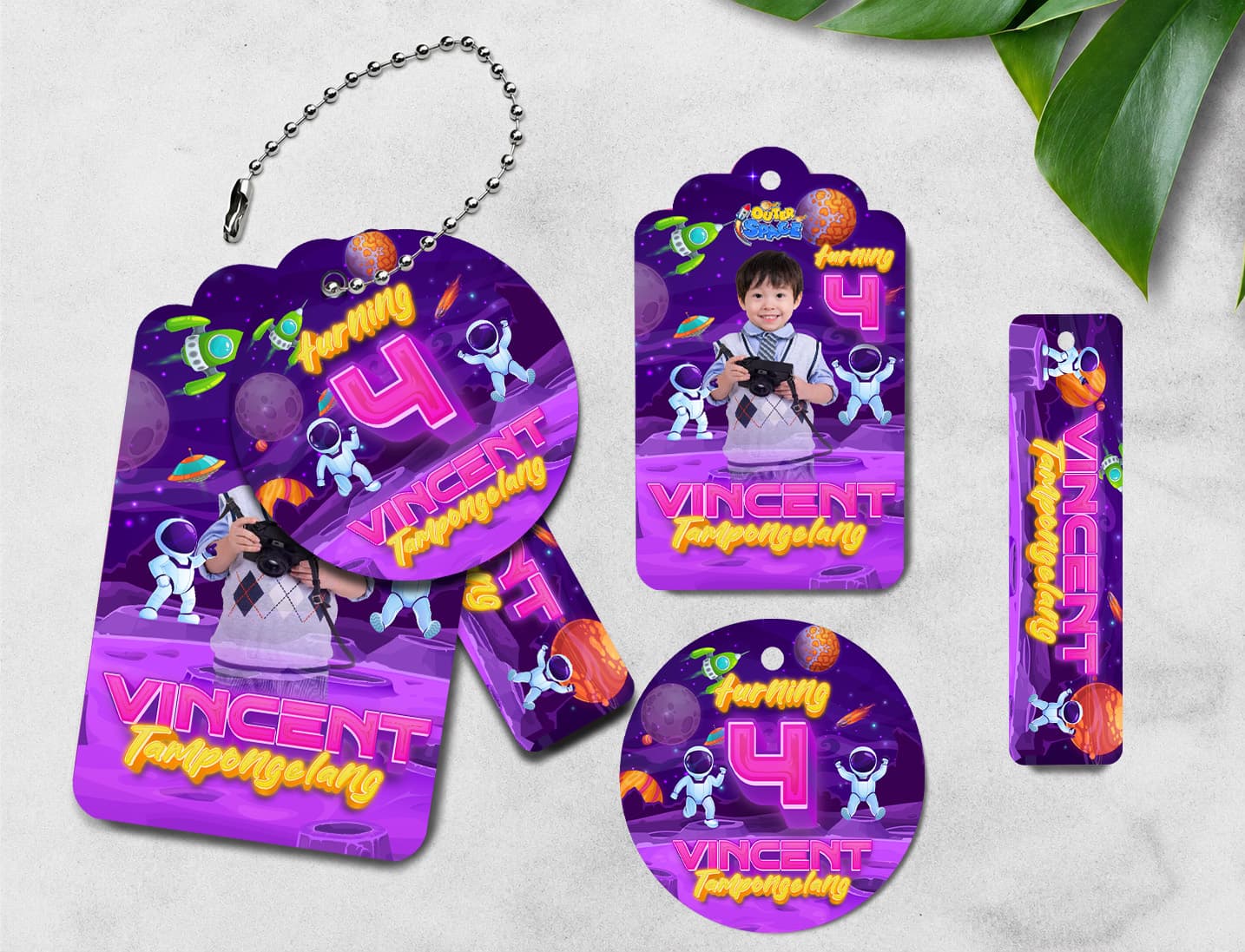 Hang Tag Ulang Tahun 3 in 1 Tema Outer Space Custom – Tag Nama, Stiker Bulat & Gelang Identitas Birthday Party Anak