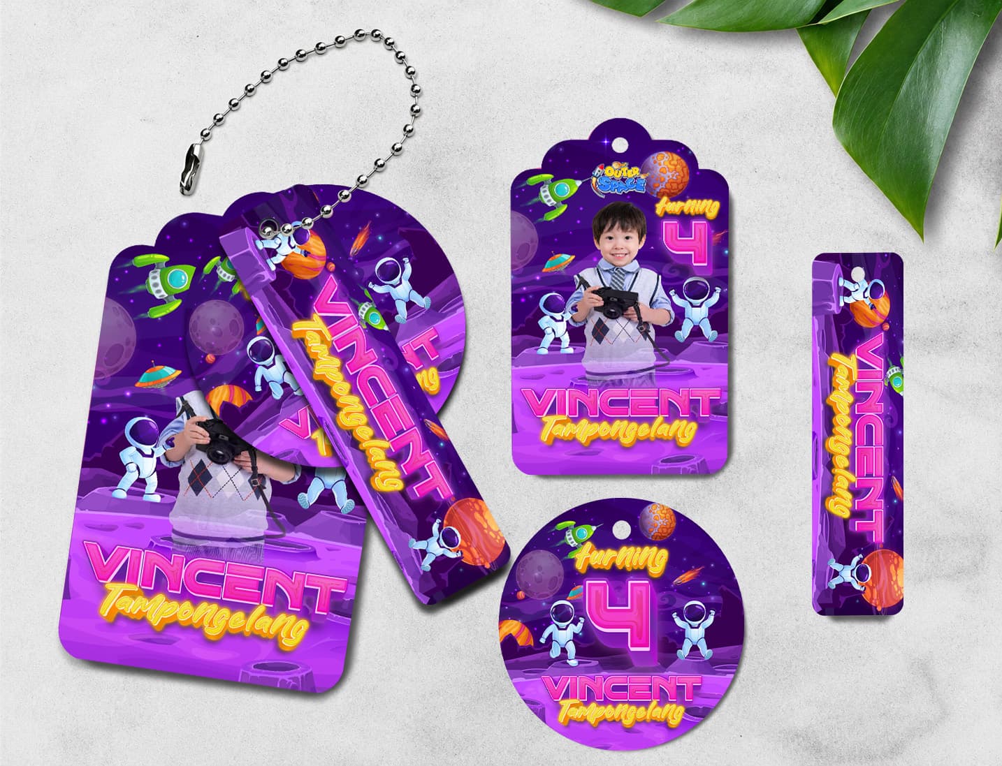 Hang Tag Ulang Tahun 3 in 1 Tema Outer Space Custom – Tag Nama, Stiker Bulat & Gelang Identitas Birthday Party Anak