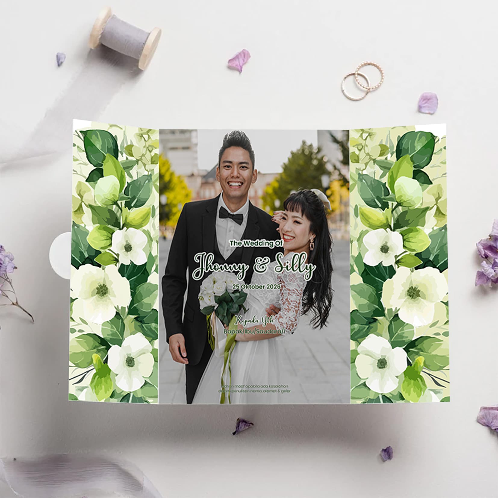 Undangan Pernikahan Lipat Tiga Tema Floral Hijau Elegan Custom Foto