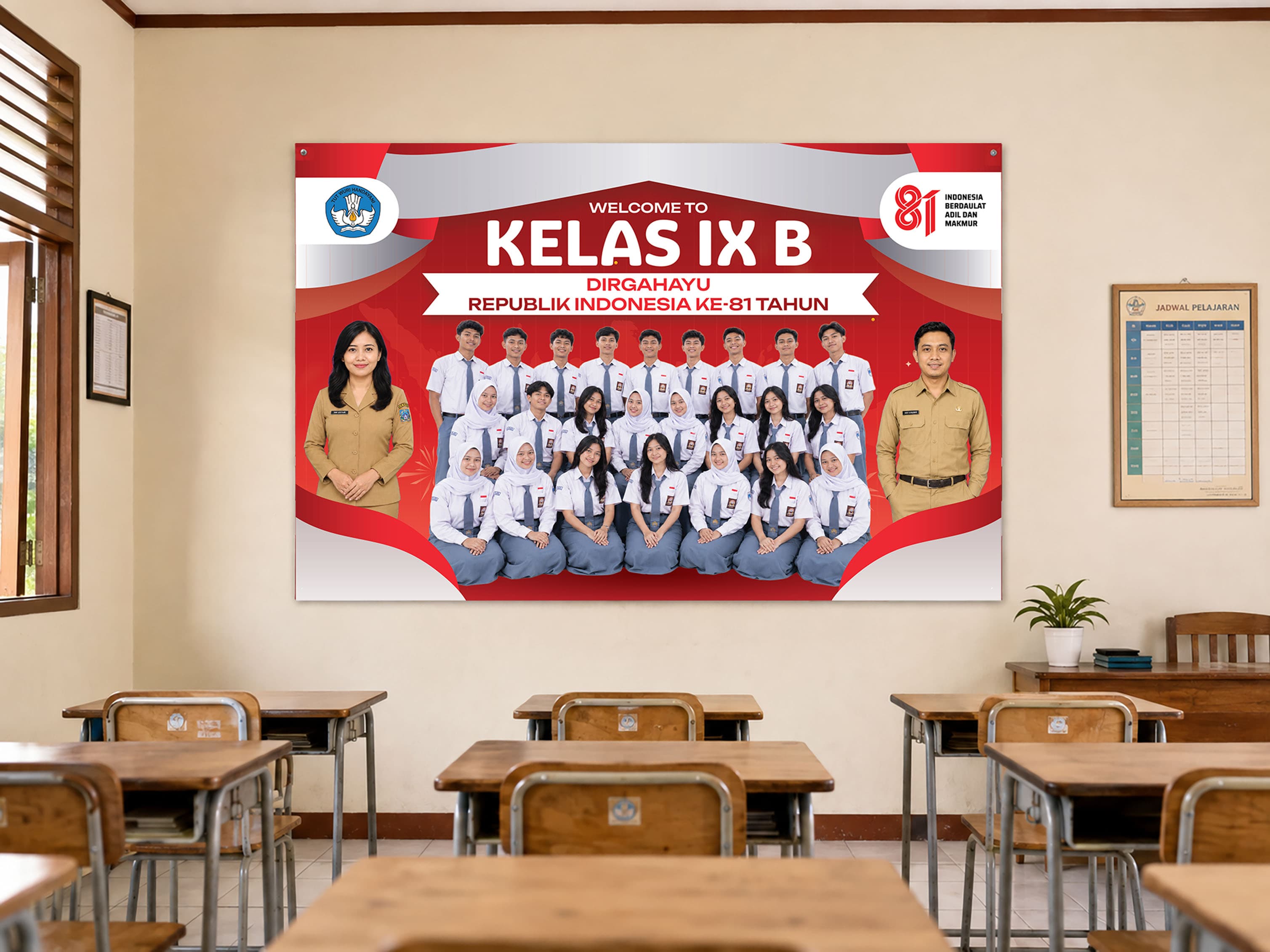 Baliho Kelas Dengan Tema Kemerdekaan Dengan Foto Bersama Latar Dominan Merah