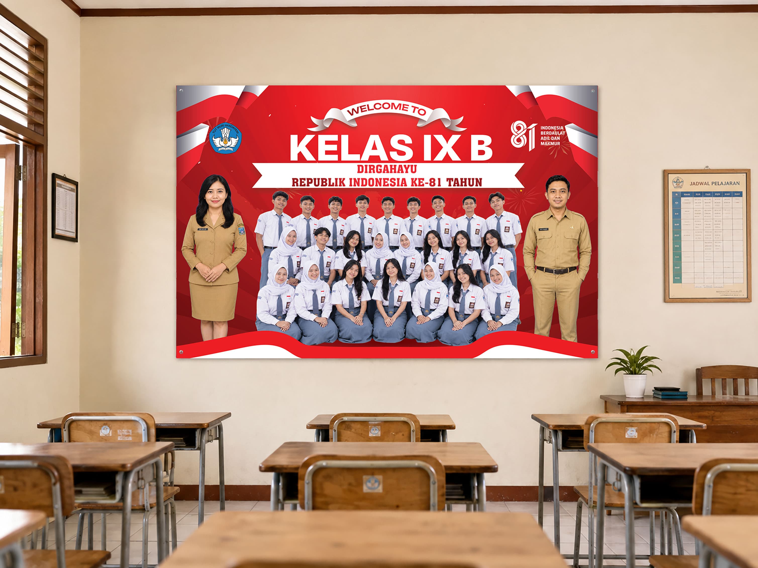 Baliho Kelas Dengan Tema Kemerdekaan Dengan Foto Bersama Latar Dominan Merah