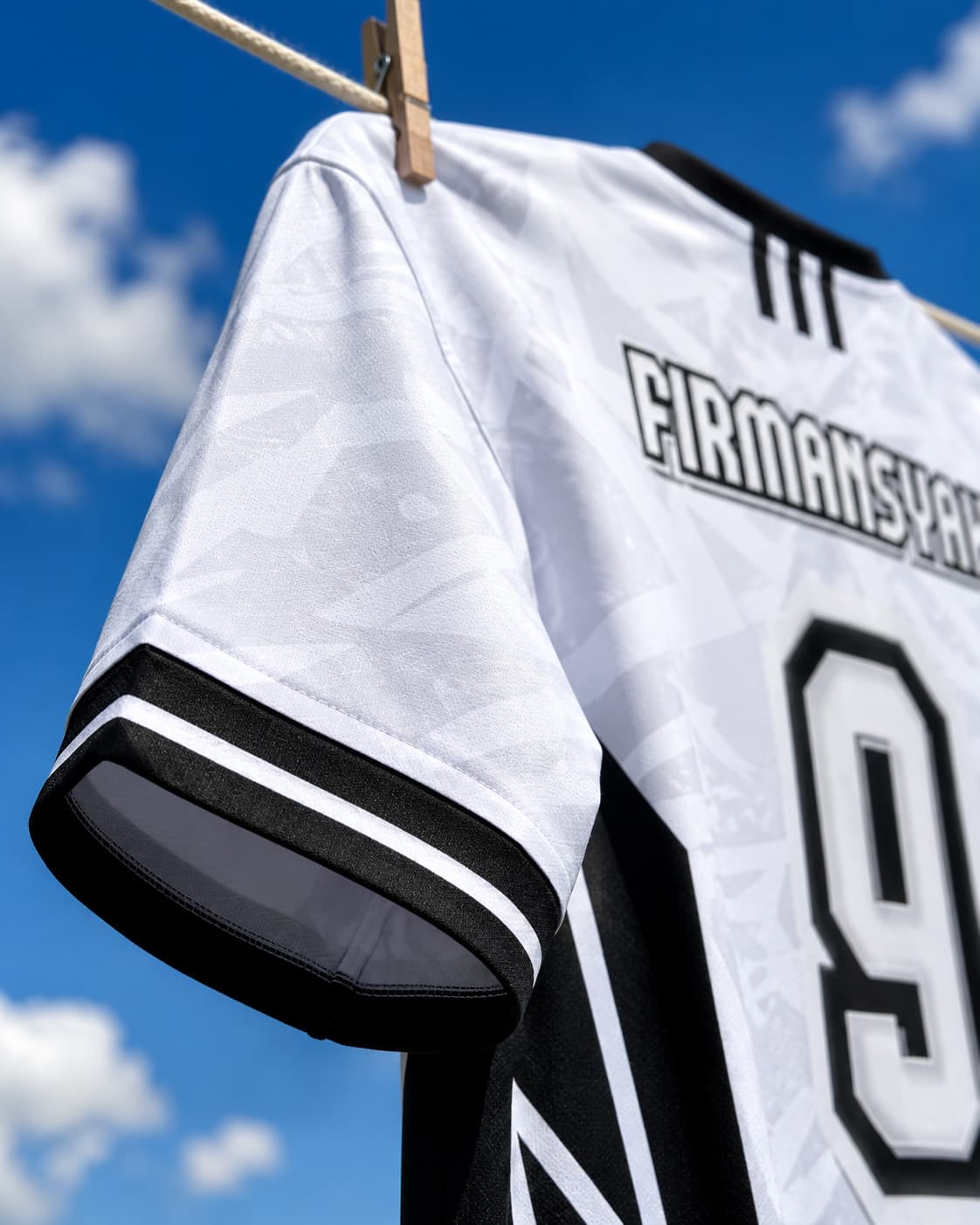 Jersey Sepak Bola Custom Monochrome – Desain Premium Hitam Putih untuk Tim, Klub & Turnamen