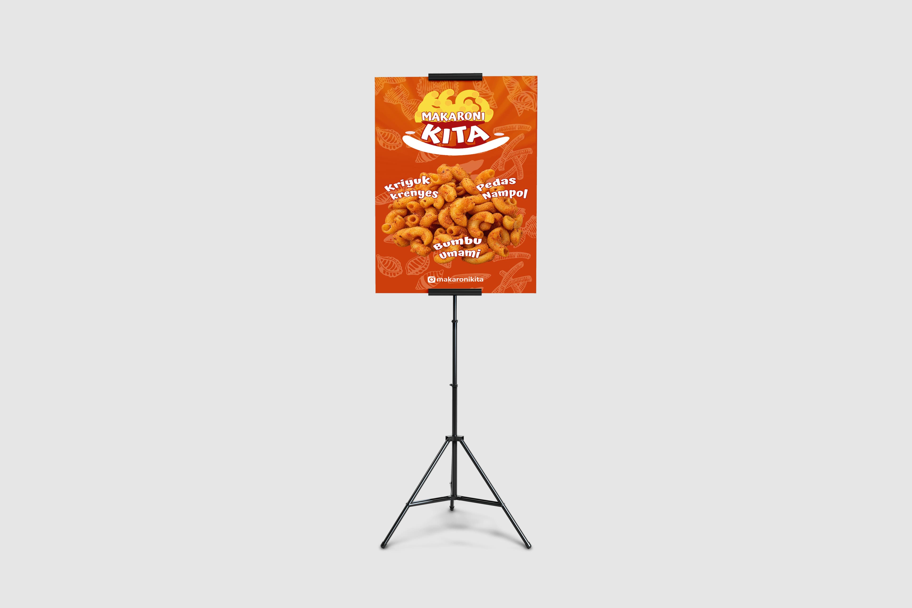 Tripod Banner Makaroni Kita – Desain Promosi Camilan Pedas Renyah