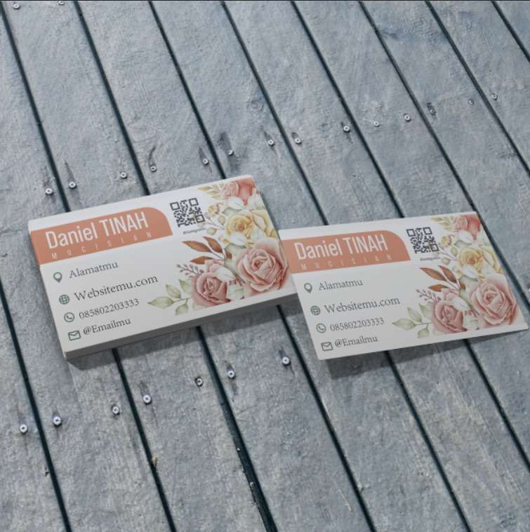 Kartu Nama Floral dengan Sentuhan Warna Hangat untuk Musisi Elegan - Image 1