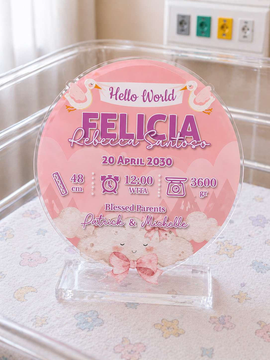 Baby Board Akrilik Custom Tema Hello World Pink Data Kelahiran Bayi Perempuan - Image 1